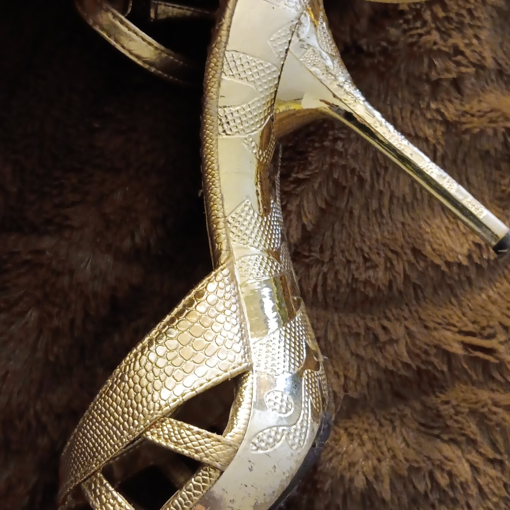 Shoes - Picture 6 of 10